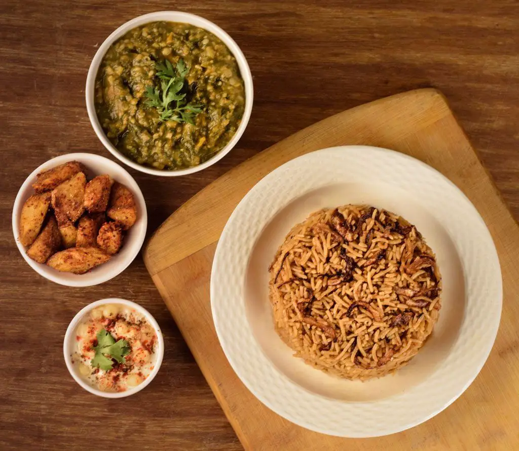 3. Saayi Bhaji, Bhuga Chawar ain Kachalu Tukk (Spinach mix, caramelized onion rice, and fried Arbi)