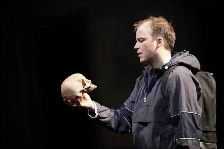9. Hamlet | William Shakespeare 