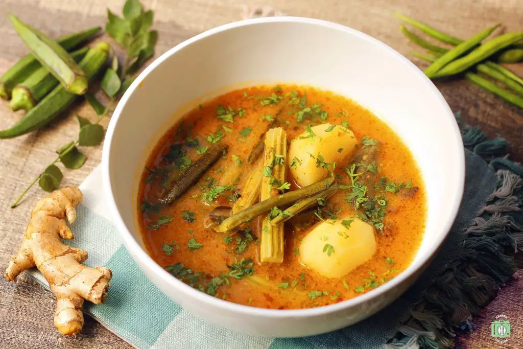 2. Kadhi Chawar ain Aloo Tukk (Curry-Rice, and Uniquely fried potatoes) 