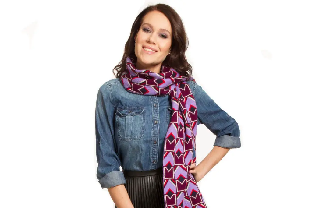 One-shoulder-toss-scarf